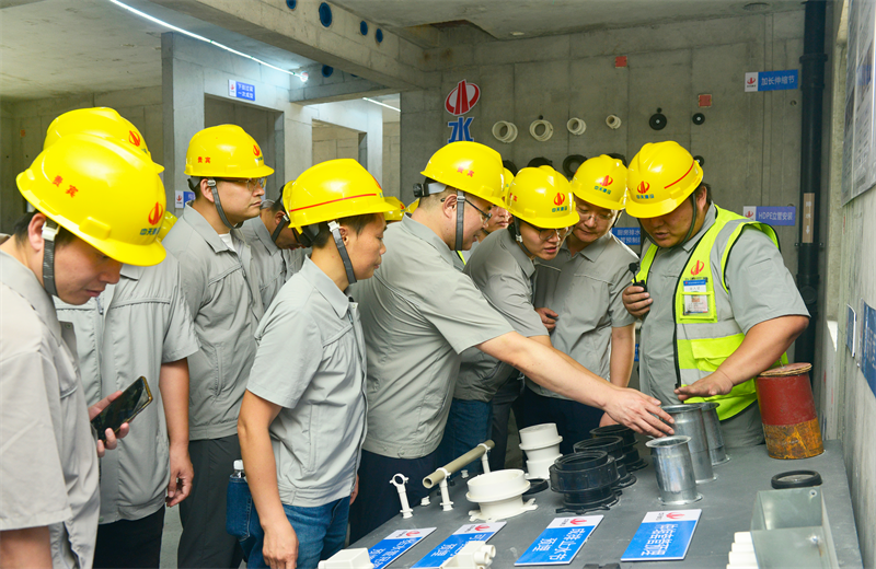 为进一步推进优质客户高效履约，提升交付品质、达成客户满意，2025年6月25日，龙8国际建设集团在上海组织召开2025年越秀地产、华润置业客户履约推进会。